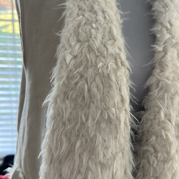 Alter’d State Fur Vest - Picture 2 of 6